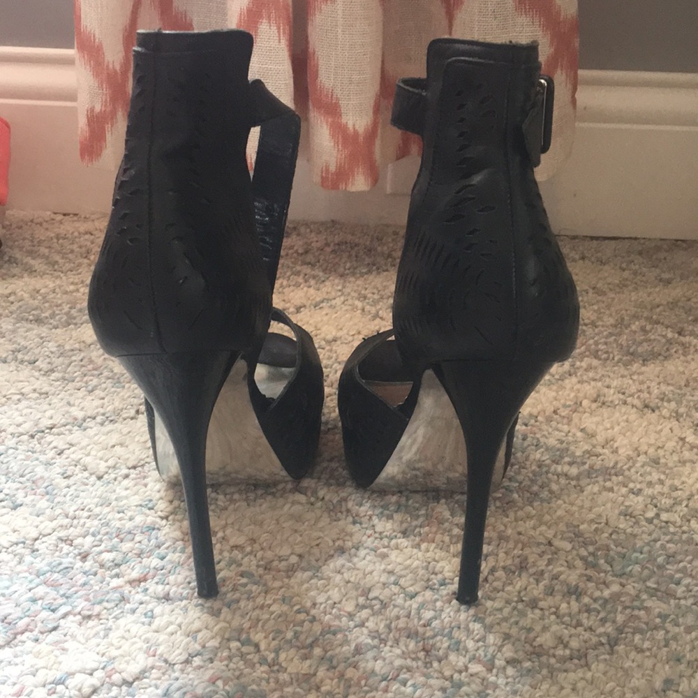 heels - Picture 4 of 7